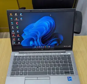 New Laptop HP ZBook Firefly G8 16GB Intel Core I7 SSD 512GB