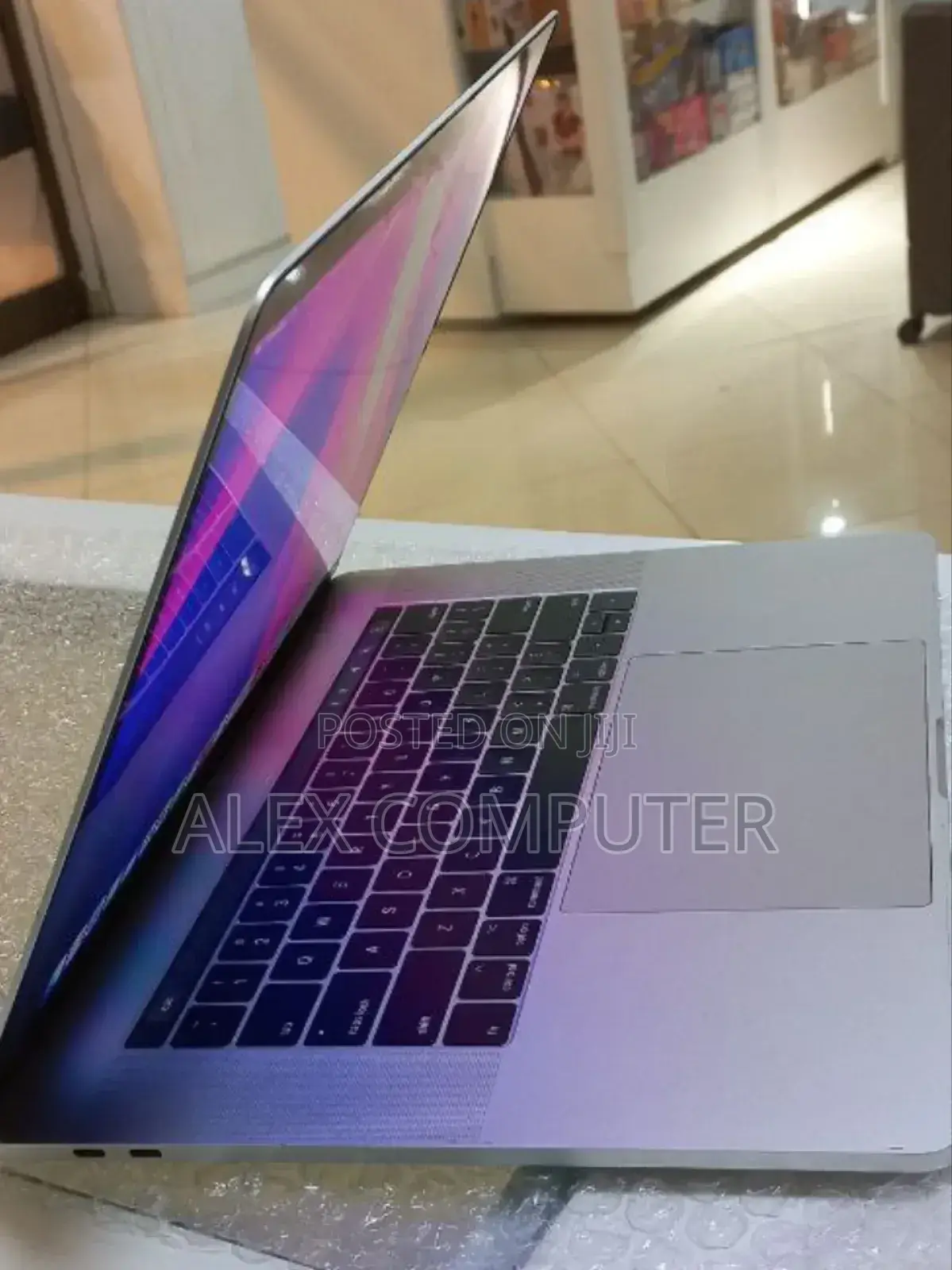 New Laptop Apple MacBook Pro 2017 16GB Intel Core I7 SSD 256GB