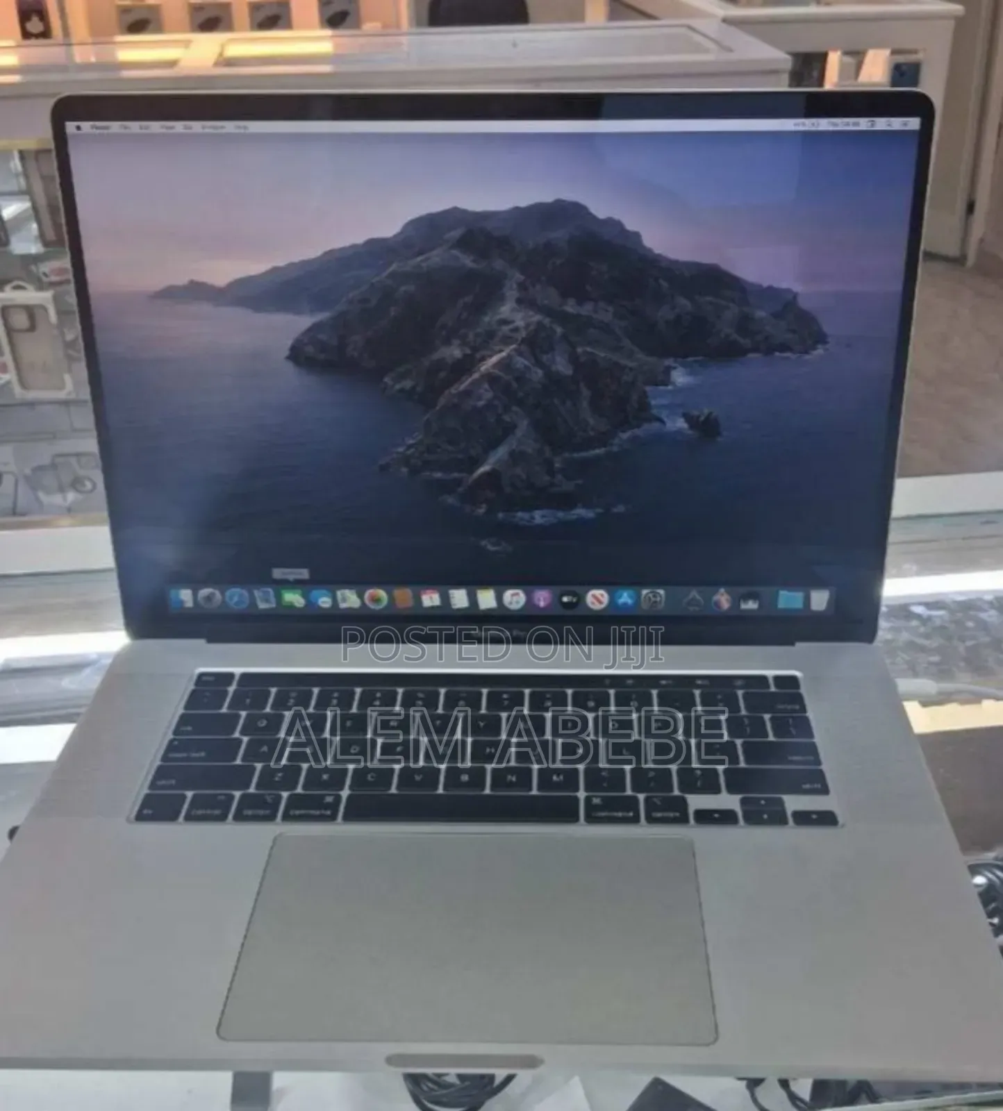 New Laptop Apple MacBook Pro 2019 16GB Intel Core I7 SSD 512GB