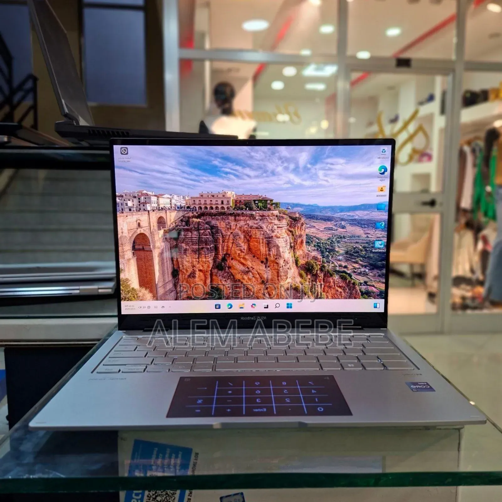 New Laptop Asus ZenBook Flip UX360CA 16GB Intel Core I7 SSD 1T