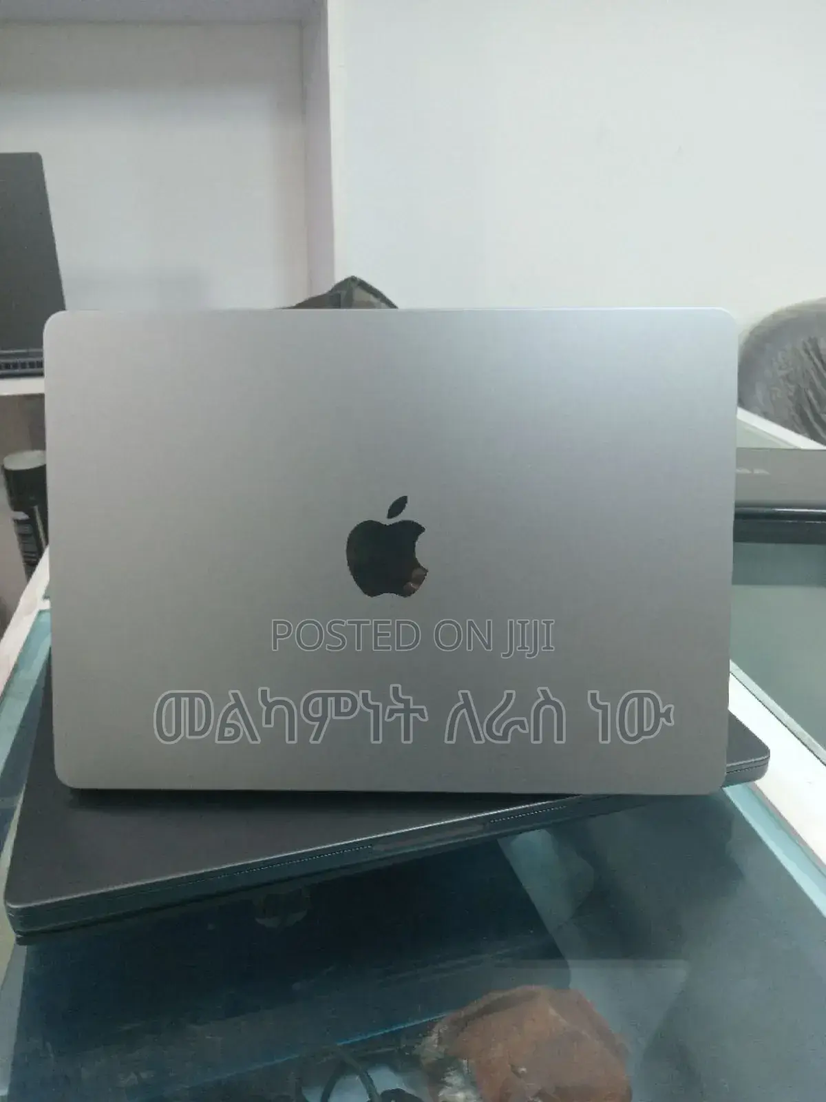 New Laptop Apple MacBook Pro 2022 M2 8GB Apple M2 SSD 256GB