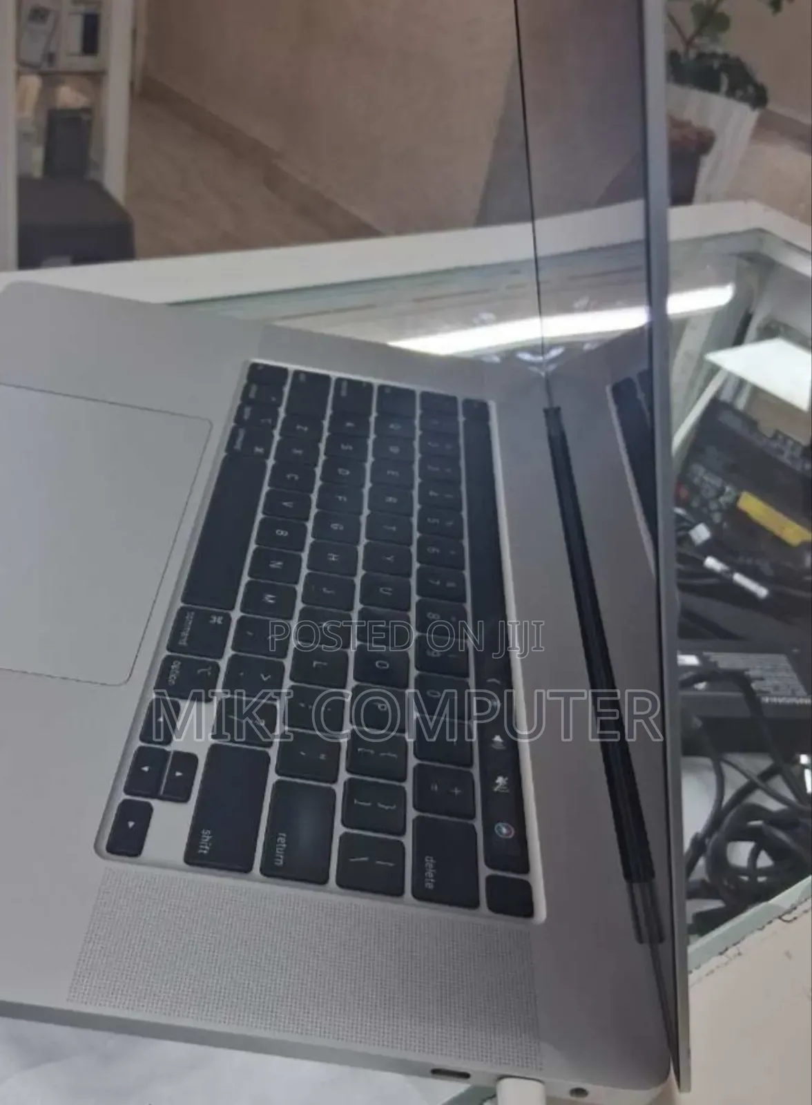New Laptop Apple MacBook Pro 2019 16GB Intel Core i7 SSD 512GB