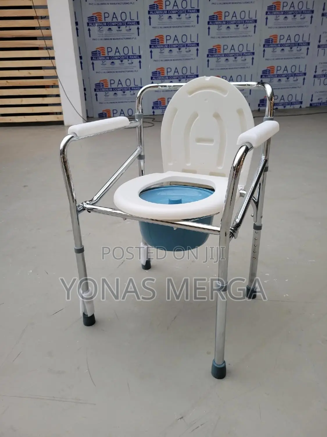 Toilet Chair×+Commode Chair黛፪comfortable Sitting. Removable Container.