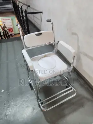 Photo - Toilet Wheelchair蝨弓commode Wheelchair腕力wheelchair腔裏wheelchair Popo
