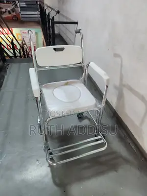 Photo - Wheelchair Commode胺過toilet Wheelchair廟會commode Wheelchair肺病wheelchair