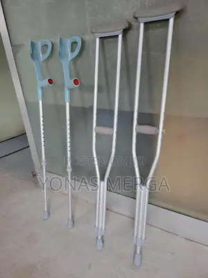 Photo - Forearm Crutches Adult X2units賀፼self-Draining System趁ةcrutches×+Kranch