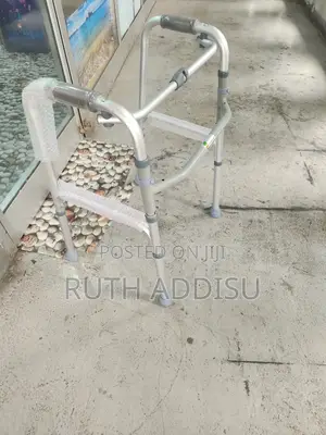 Photo - Foldable Stinlets Walker朱諾walker网我walker朱紅medical Walker雞療walker New