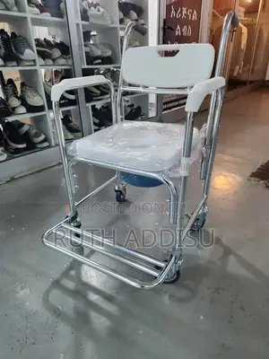 Photo - Wheelchair重新toilet Wheelchair壓制commode Wheelchair鳵的wheelchair Poty