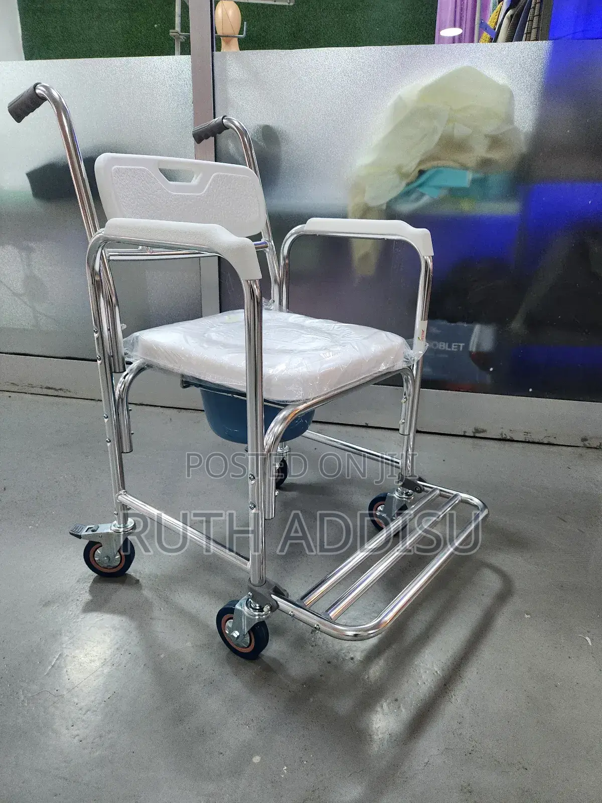 Commode Wheelchair考驗toilet Wheelchair協助commode Wheelchair壓抑wheelchair