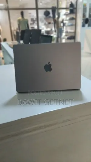 New Laptop Apple MacBook Pro 2019 16GB Intel Core i9 SSD 512GB