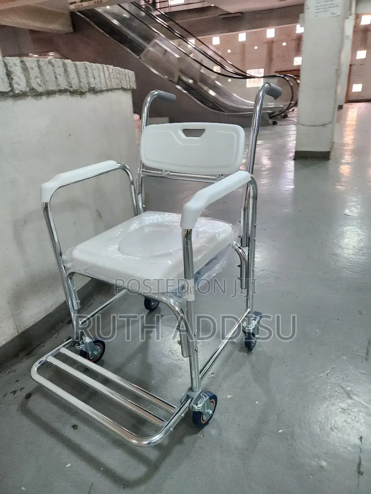 Four Wheelchair管道medical With Four Wheel Commode Wheelchair腔說poty Chai