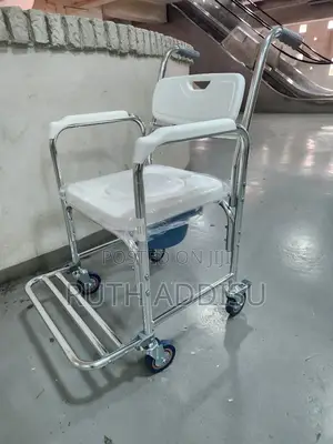 Photo - Commode Wheelchair朱雀commode Wheelchair笑了wheelchair Commode肺段wheelchair