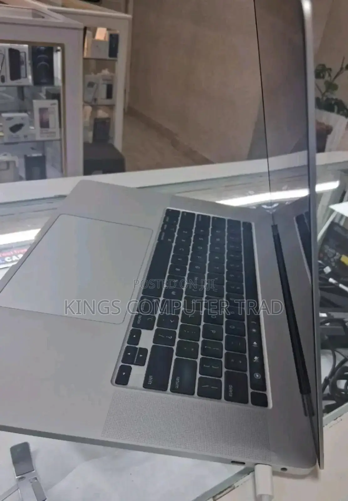 New Laptop Apple MacBook Pro 2019 16GB Intel Core I7 SSD 512GB