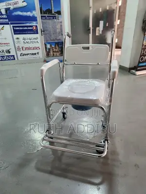Foldable With Popo Four Wheel管制commode Wheelchair延續wheelchair Commode