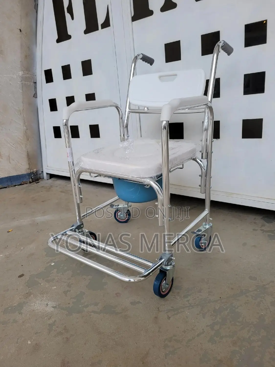 Commode, Adjustable Extra-Wide Seat蠍፼toilet Chair豁፵commodo Chair