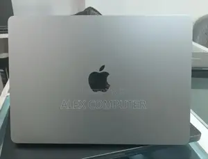 New Laptop Apple MacBook Pro 2022 M2 8GB Apple M2 SSD 256GB