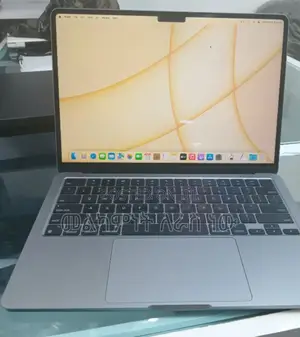 New Laptop Apple MacBook Pro 2022 M2 8GB Apple M2 SSD 256GB