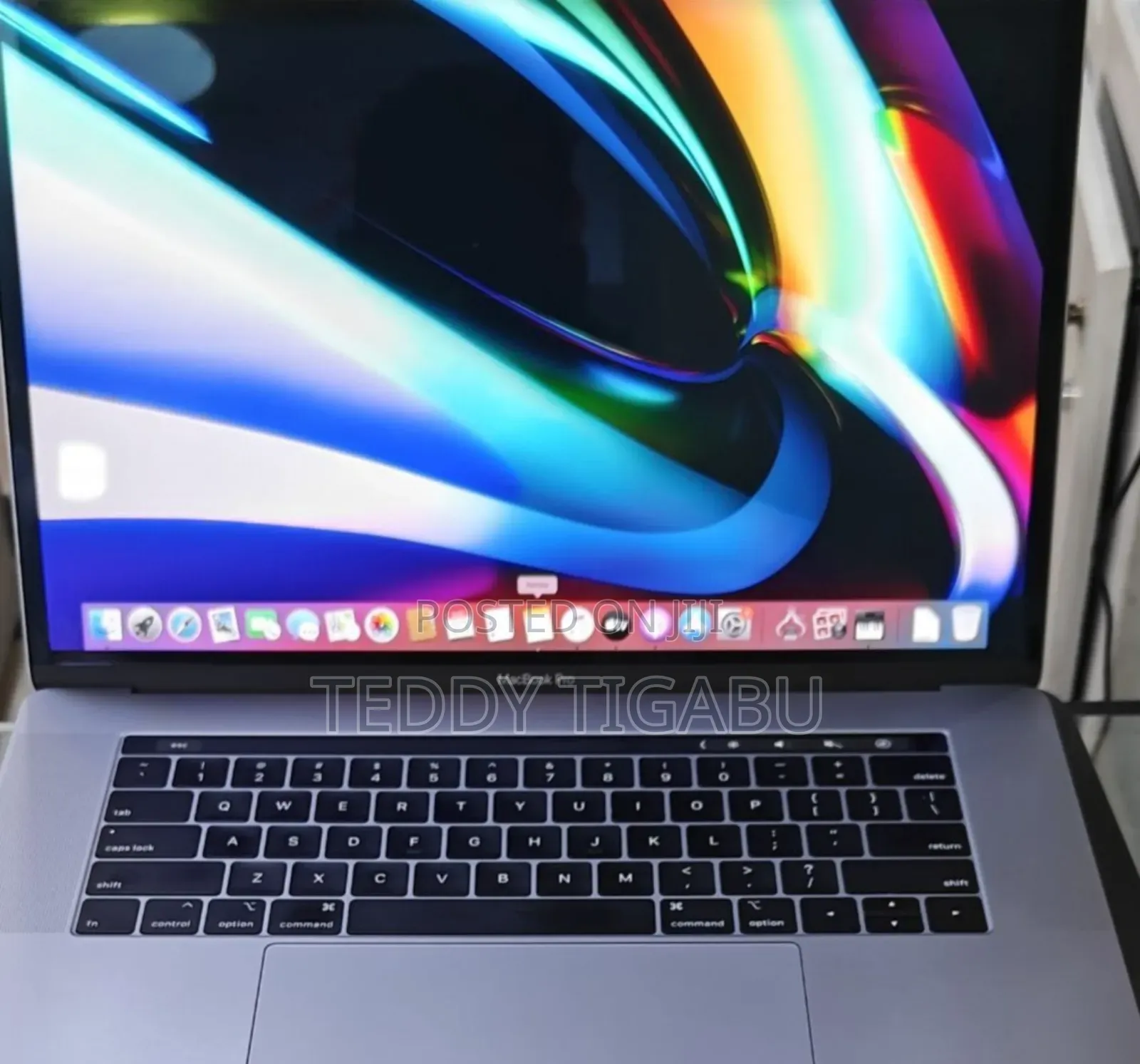 New Laptop Apple MacBook Pro 32GB Intel Core I9 SSD 512GB