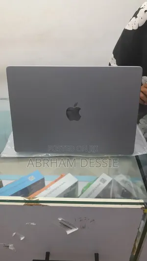 New Laptop Apple MacBook Pro 2021 M1 32GB Apple M1 Pro SSD 512GB