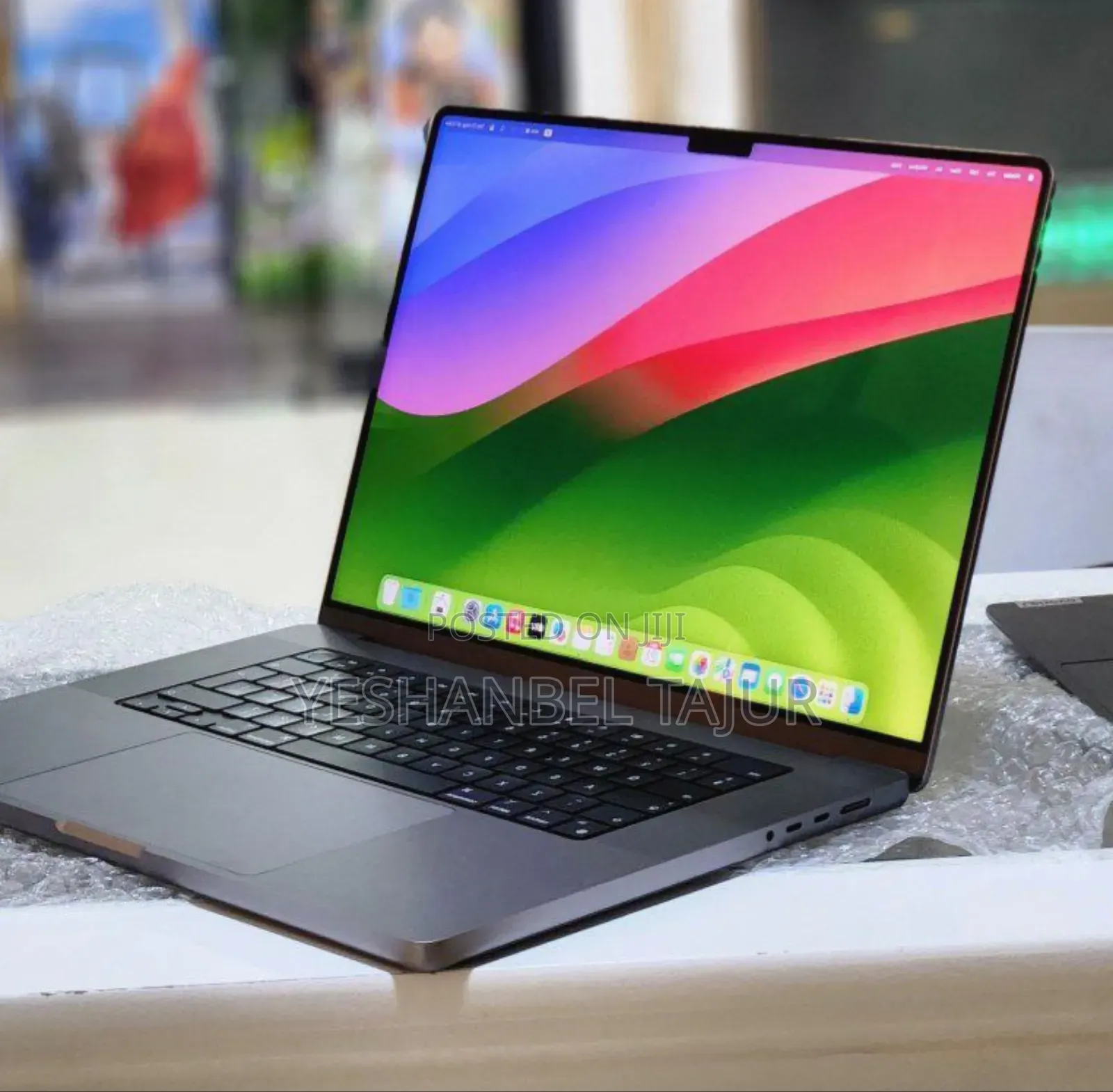 New Apple MacBook Pro Max 2023 M2 14-Inch 16GB Apple M1 Max SSD 512GB