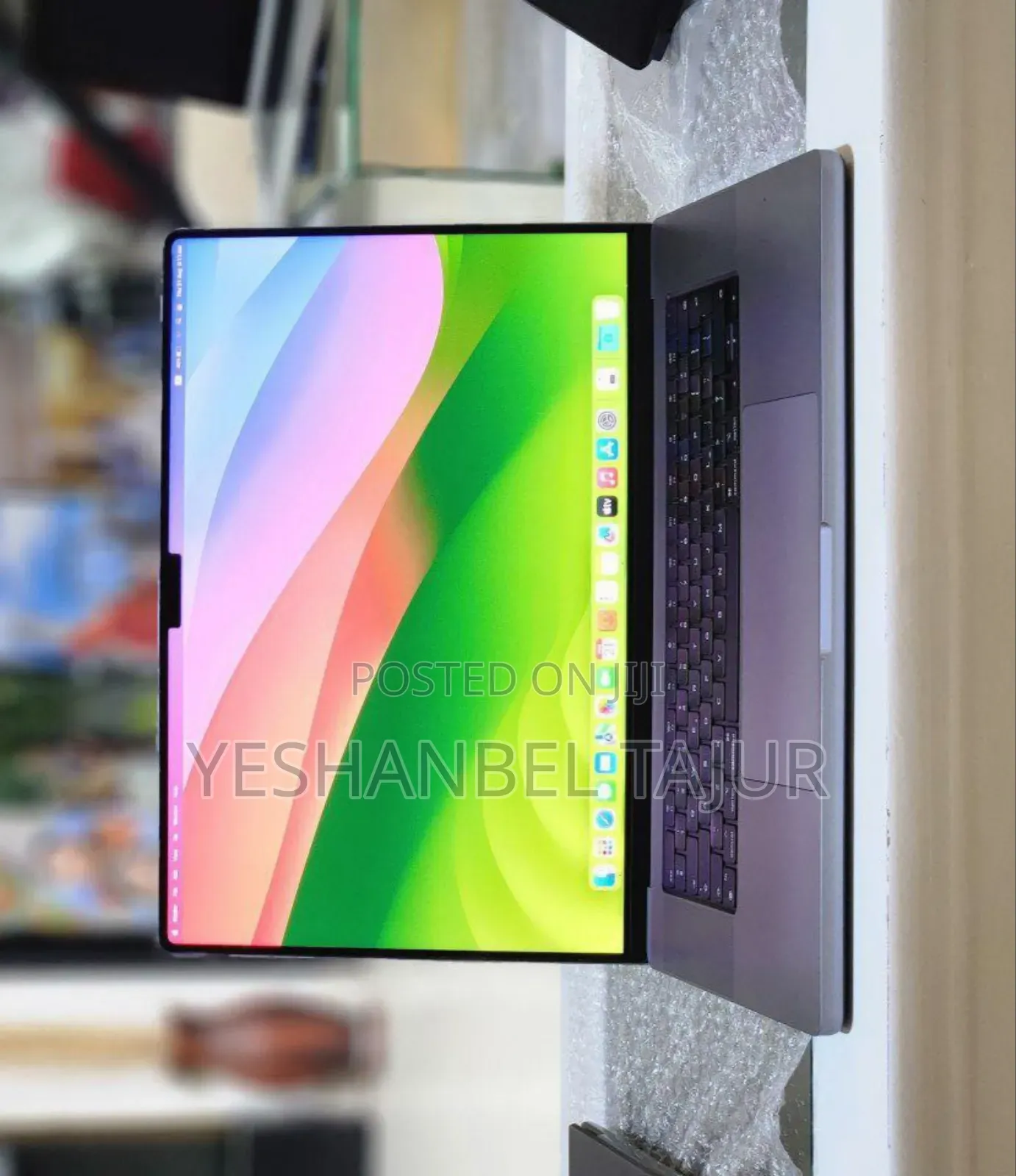 New Apple MacBook Pro Max 2023 M2 14-Inch 16GB Apple M1 Max SSD 512GB