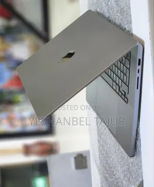 New Apple MacBook Pro Max 2023 M2 14-Inch 16GB Apple M1 Max SSD 512GB