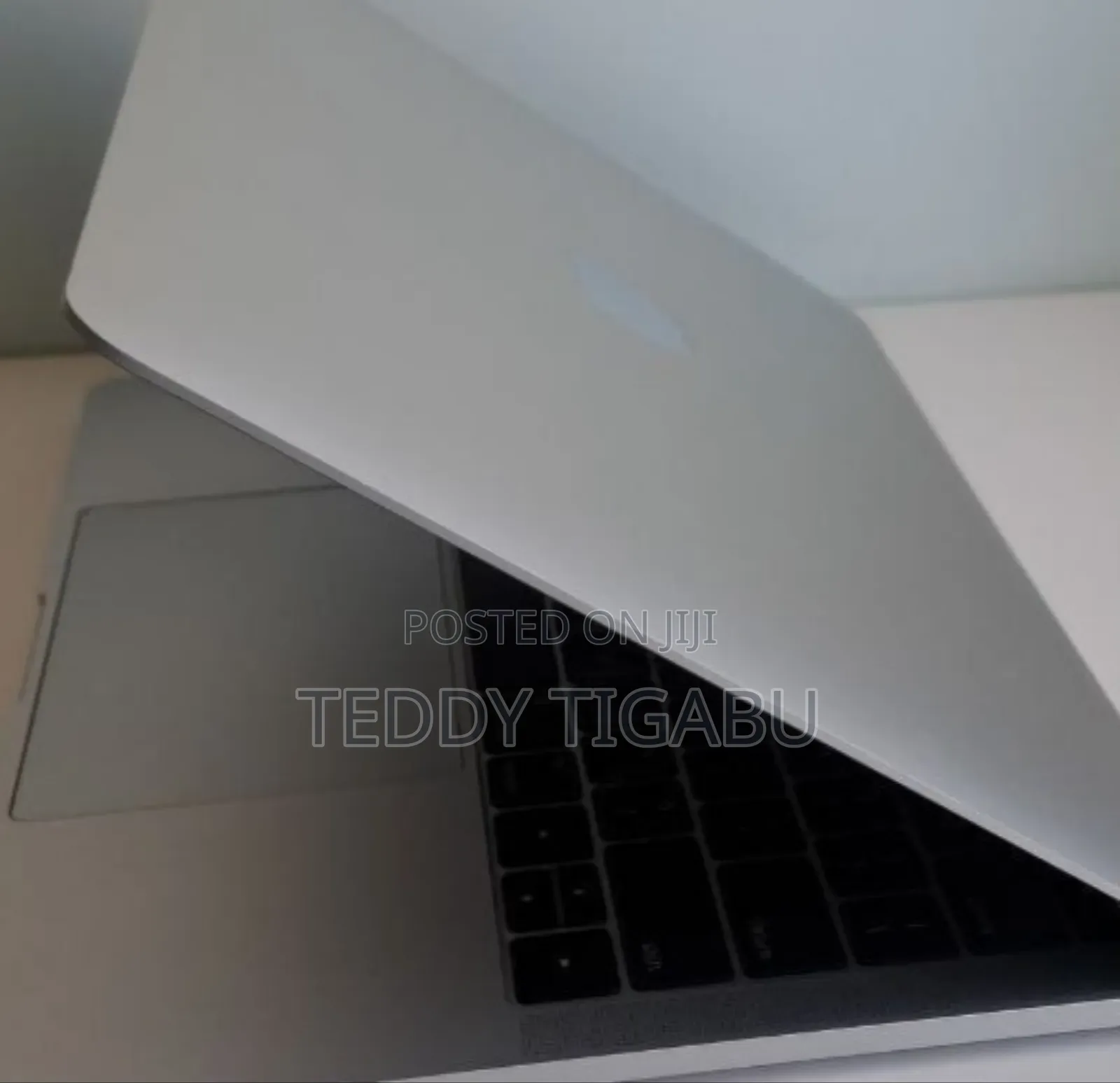 New Laptop Apple MacBook Pro 2017 8GB Intel Core I5 SSD 256GB