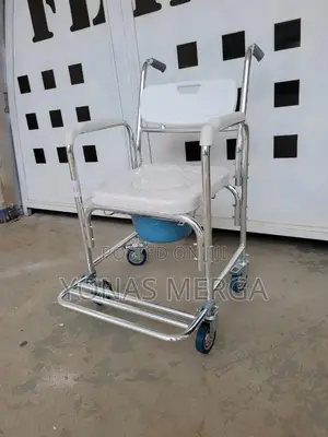 Photo - Toilet Chair殮屾commode Chair两幽"4-in-1" Chair Due to Its Versatile Uses