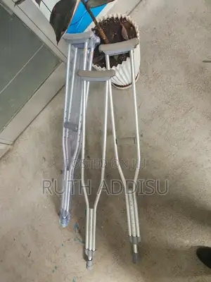 Photo - Crutches吞下axillary Crutches史前crutches堵死medical Crutches懲辦crutches New