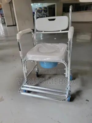 Photo - Multiple Function Toilet Chair詹፶commode Chair兢§Waterprof Rolling Chair