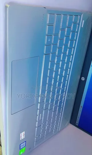 New Laptop HP Pavilion 15 8GB Intel Core I5 SSHD (Hybrid) 1.5T