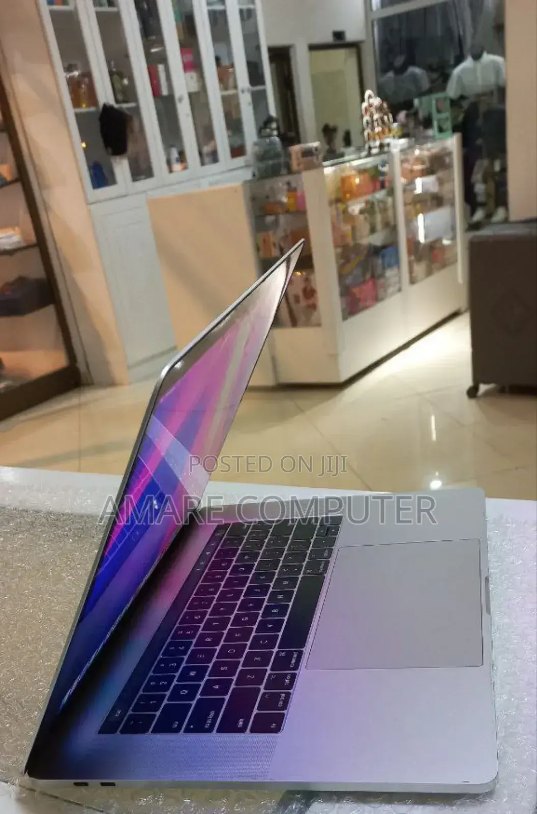 New Laptop Apple MacBook Pro 2017 16GB Intel Core I7 SSD 256GB