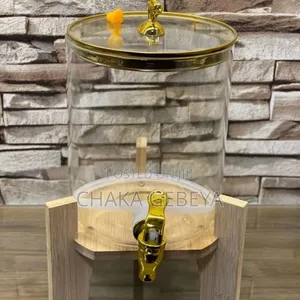 Photo - ማስቀመጫው እና ክዳኖቹ እንጨት የሆኑ የፈሳሽ መጠጦች ማቅረቢያ