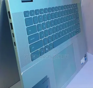 Photo - New Laptop Dell Inspiron 16 5620 16GB Intel Core i7 SSD 1T