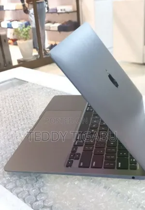 New Laptop Apple MacBook Air 2022 M2 8GB Apple M1 SSD 256GB