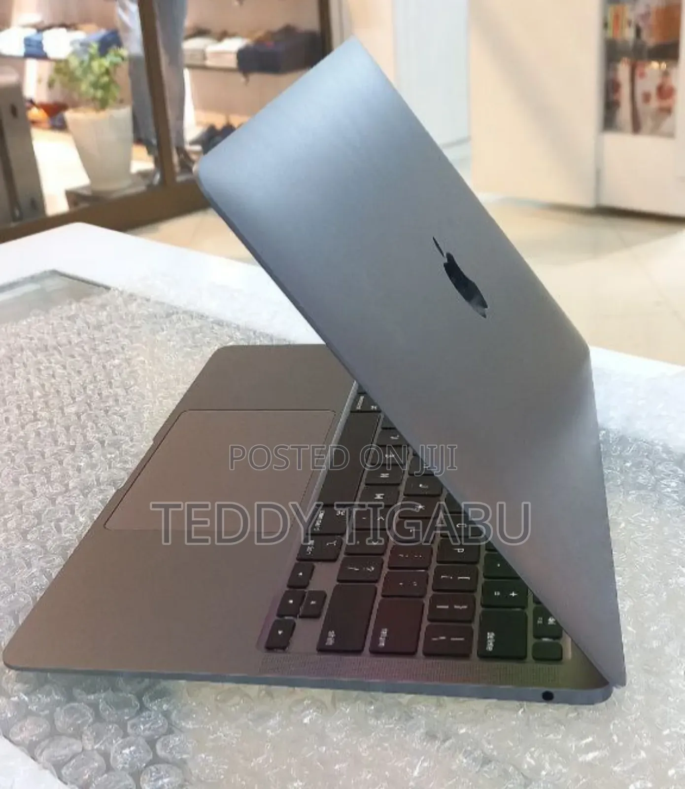 New Laptop Apple MacBook Air 2022 M2 8GB Apple M1 SSD 256GB