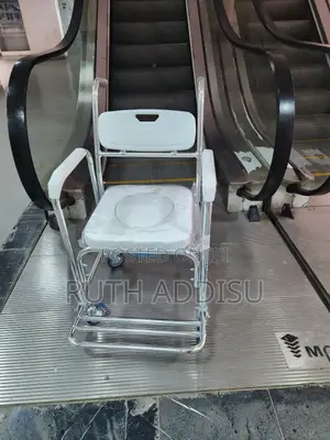 Photo - Toilet Chair轟動commode Wheelchair雞肉poty Wheelchair胺過commode Wheelchair