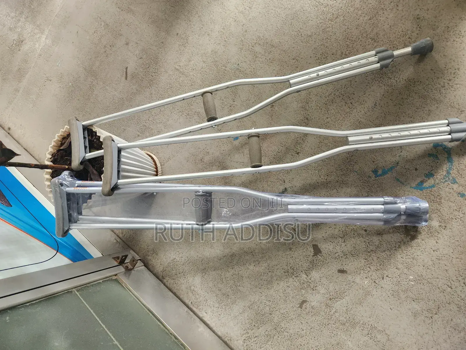 Axillary Bilateral Crutches較少axillary Crutches建議bilateral Crutches