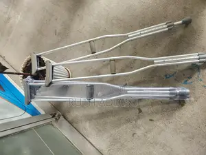 Axillary Bilateral Crutches較少axillary Crutches建議bilateral Crutches