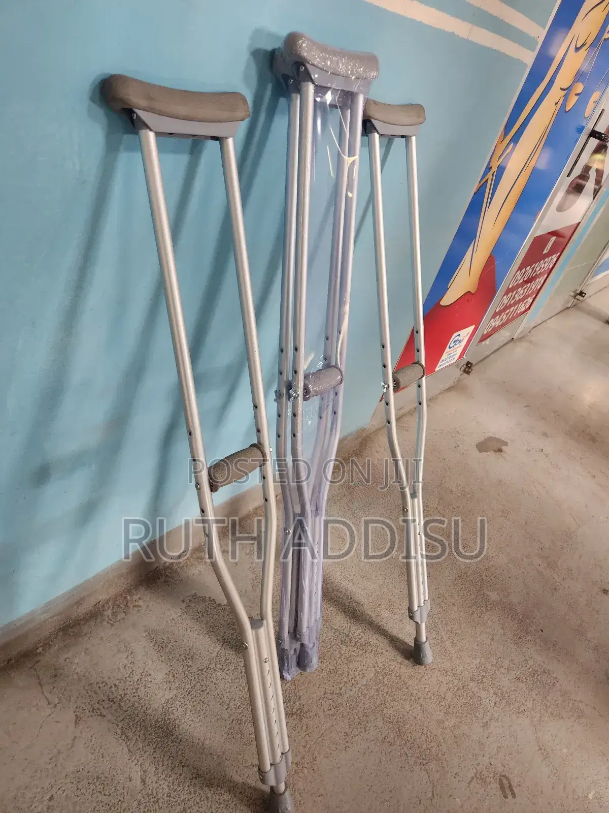 Axillary Bilateral Crutches朱紅crutches肇因axillary Bilateral Crutches