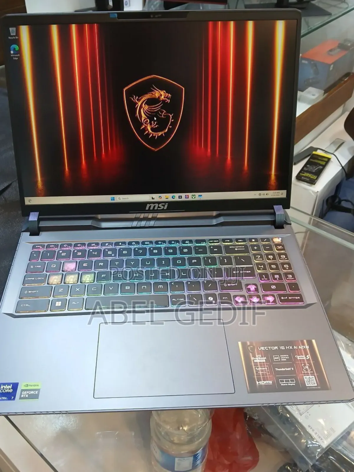 New Laptop MSI Vector 16 HX AI A2XWIG 16GB Intel Core Ultra 7 SSD 1T