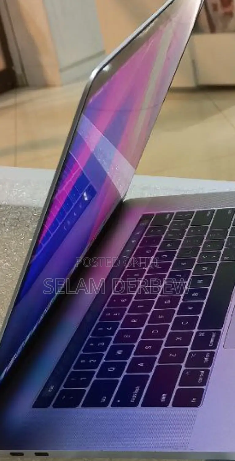 New Laptop Apple MacBook Pro 2017 16GB Intel Core I7 SSD 256GB