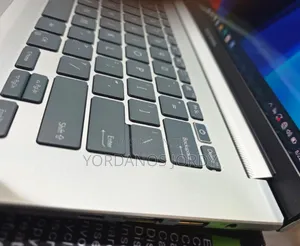 New Laptop Asus ZenBook 13 UX331UN 16GB Intel Core i7 SSD 512GB