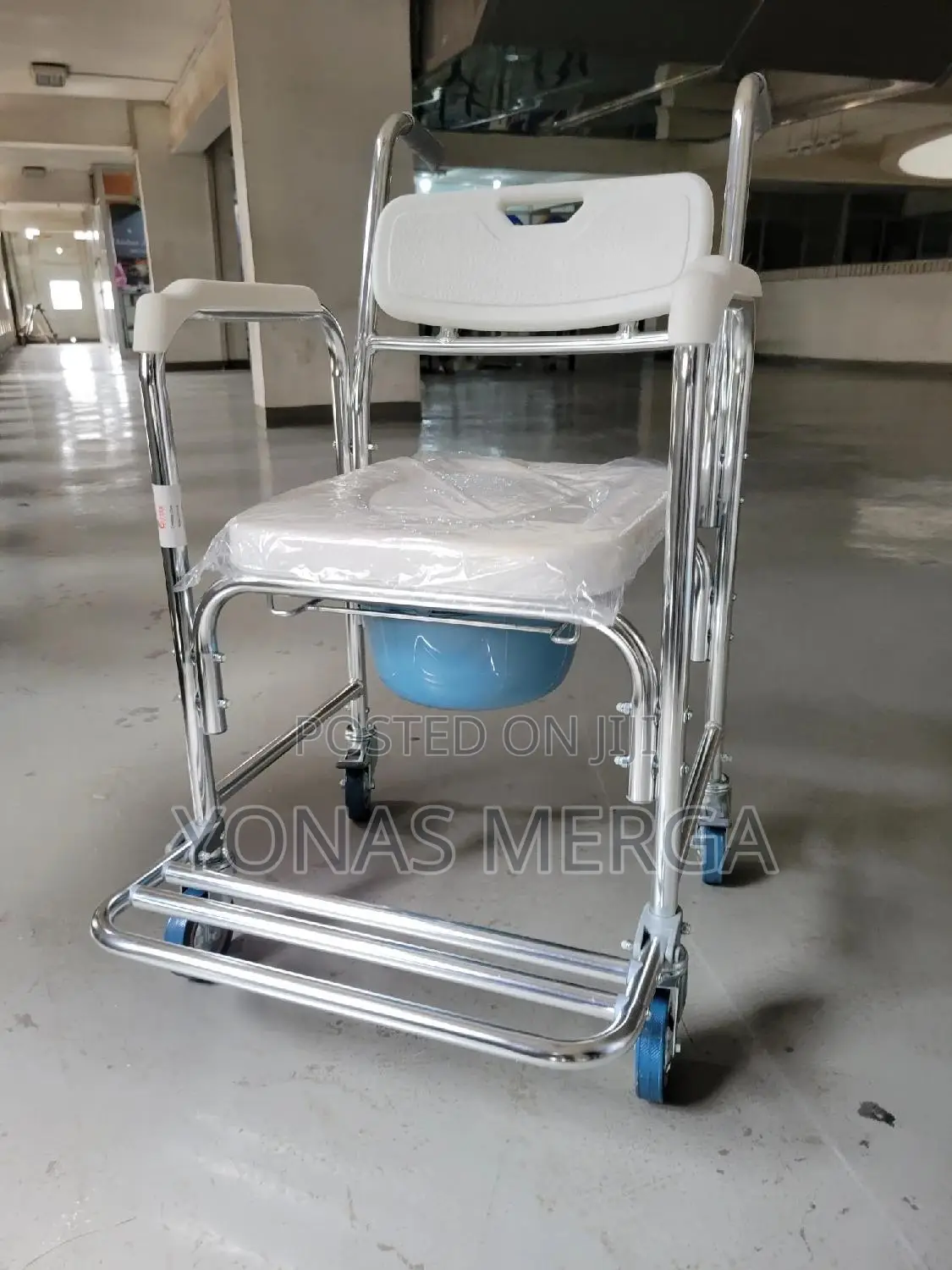 Toilet Chair≠∝Pot⩩⨳Rust-Resistant Aluminum惡፪equipped With Four Wheels