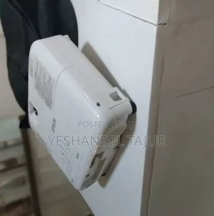 Photo - Epson Projector 
Model Name: Eb-E01 
Hardware Interface: Vga, Usb,