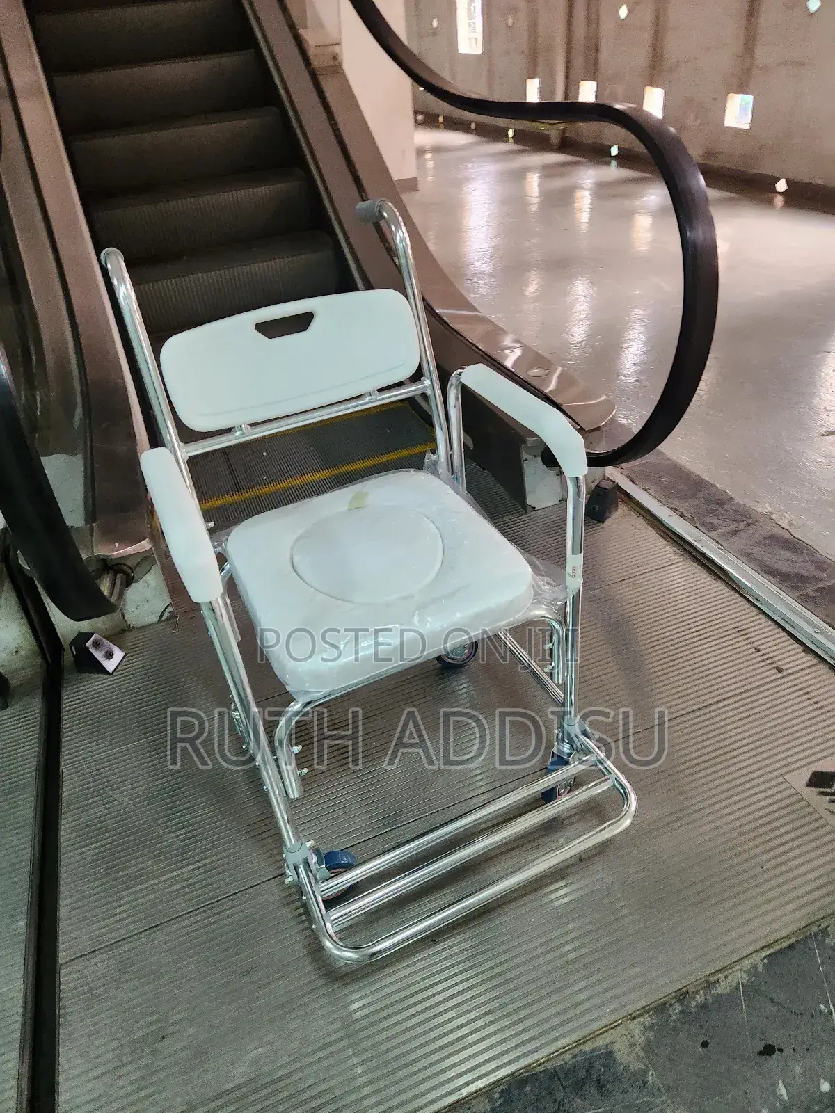 Toilet Wheelchair寄生commode Wheelchair吞併wheelchair煞星wheelchair Commode