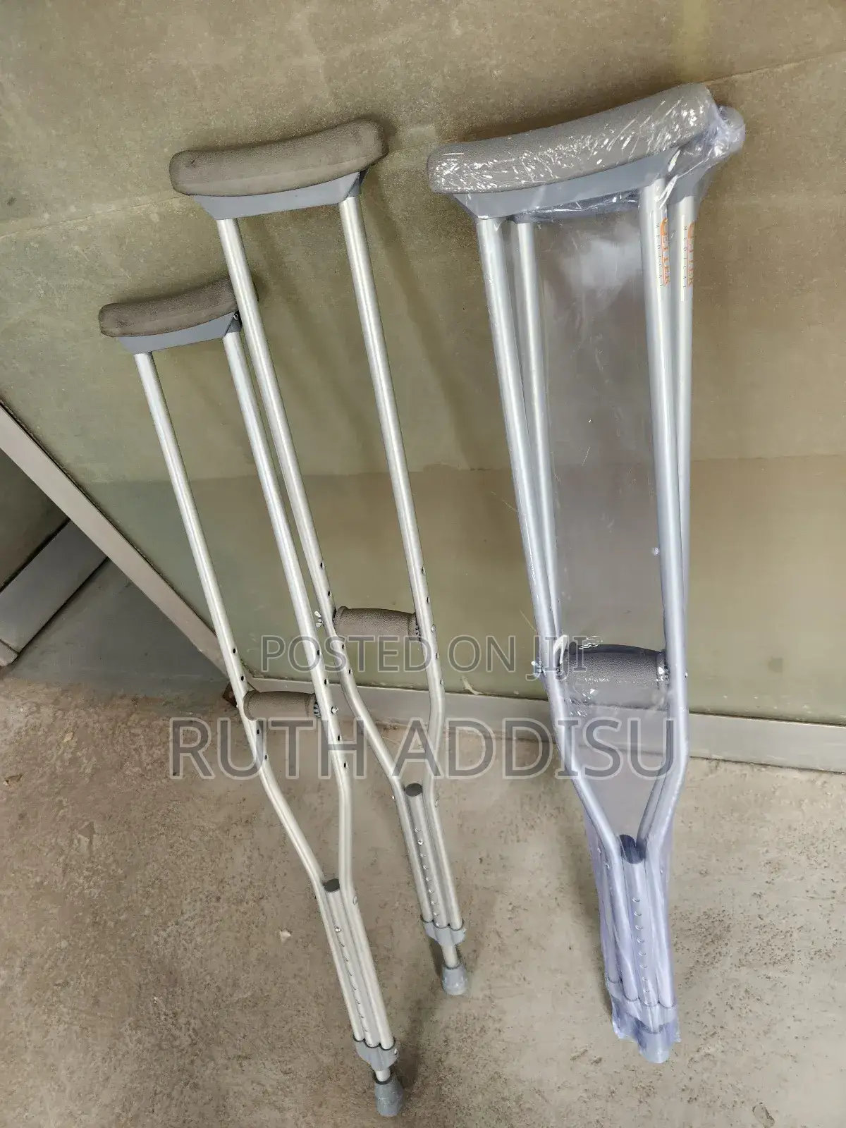 Axillary Bilateral Crutches管制medical Axillary Crutches鳵了crutches New