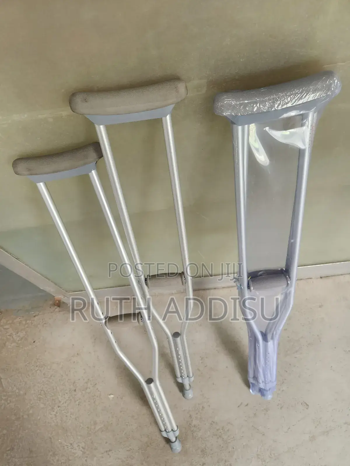 Crutches然亦axillary Bilateral Crutches肋我crutches廟號axillary Crutches