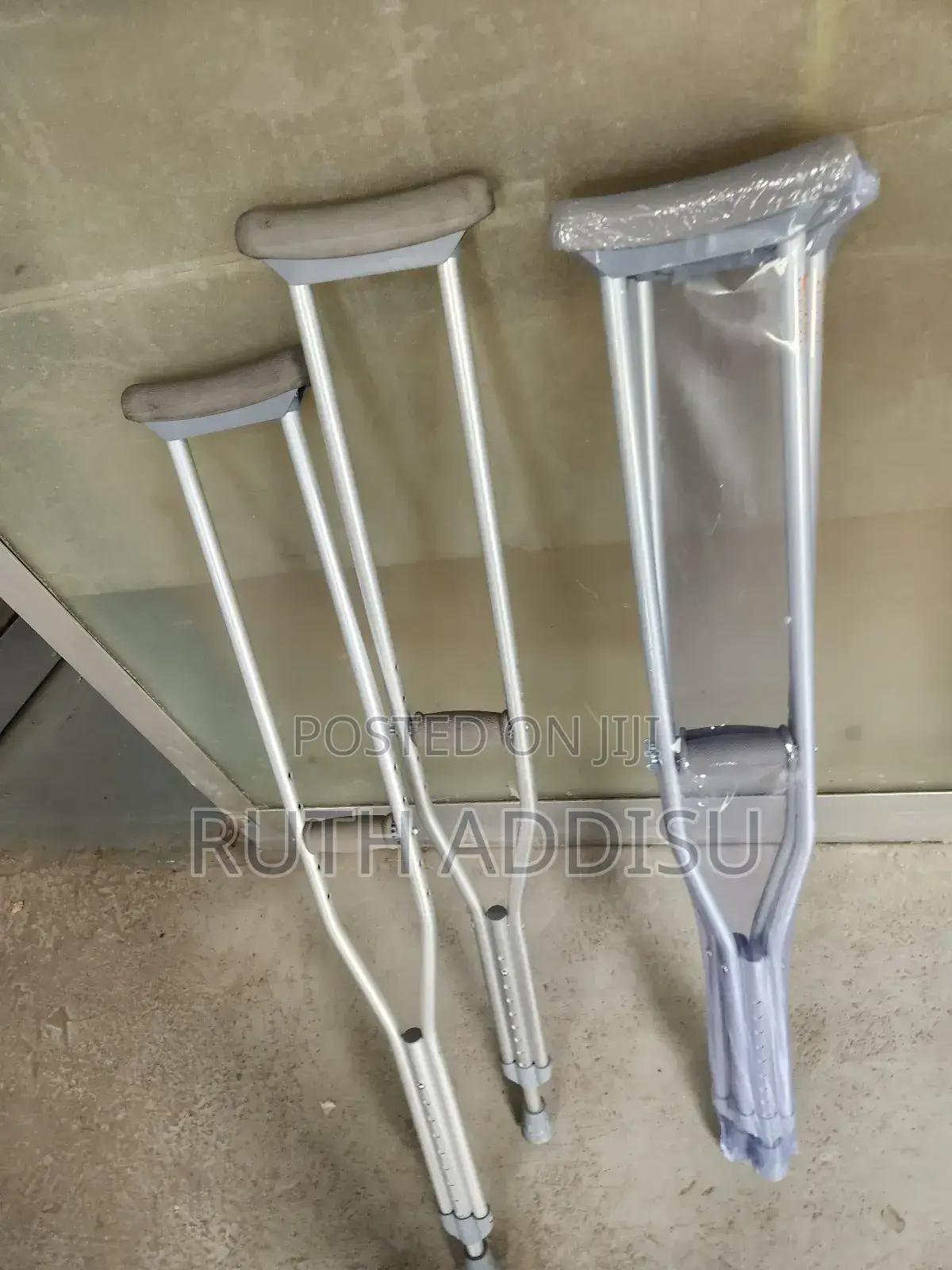 Axillary Bilateral Crutches軍人crutches网我bilateral Axillary Crutches
