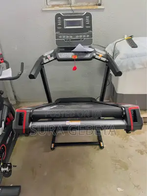 Reebok Jet 300 and Miracle Fitness ስፖርት ይስሩ